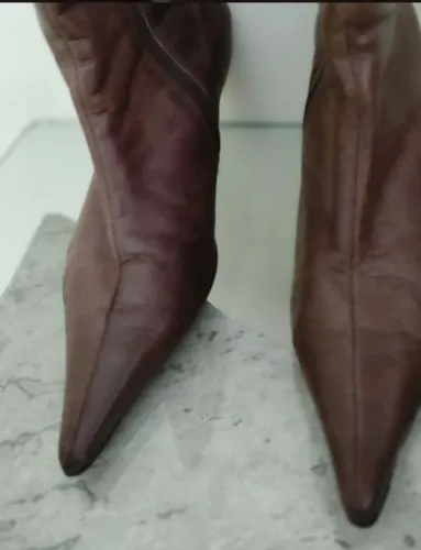BOTA Couro LEGÍTIMO num36 100,00<br>salto 7,5cm<br>cano 20cm
