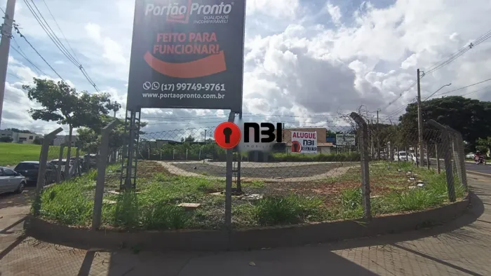 Aluga-se Terreno com banheiros, cercado com alambrado - Quinta das Paineiras