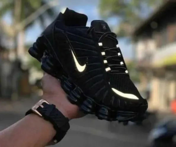 Tênis Nike Air Max Plus Preto vapox Max e o famoso 12 molas 