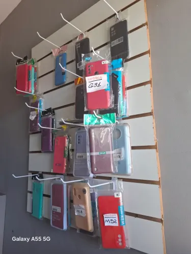 Painel canaletado com ganchos