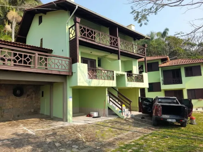 Pousada na Praia daSolidão em Florianópolis