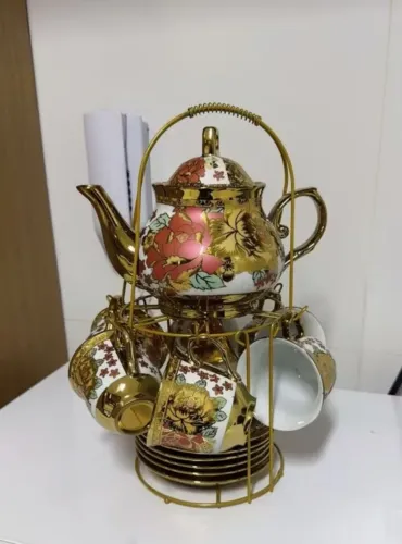 Aparelho de Chá Completo Dourado com Flores