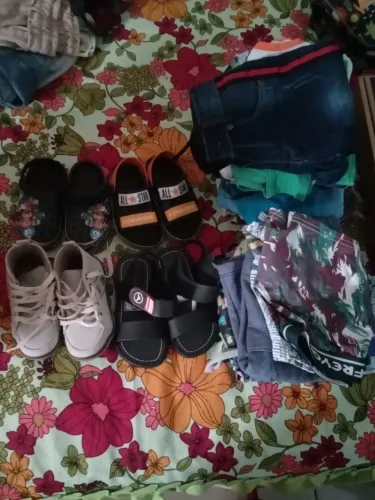 Roupas e sapatos infantil