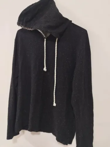 Blusa da REDLEY de moletom com capuz - preta com pintas brancas - tamanho GG
