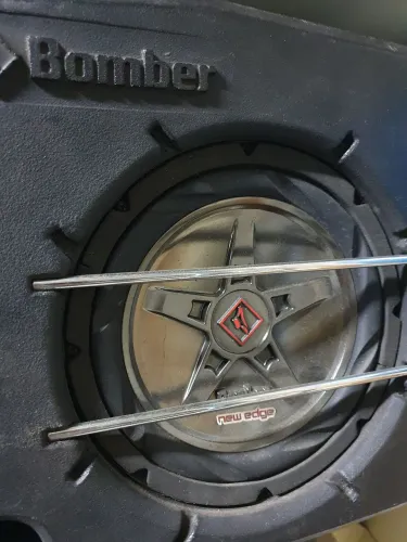 Subwoofer BOMBER Slim 8" Selado 200W New Edge.