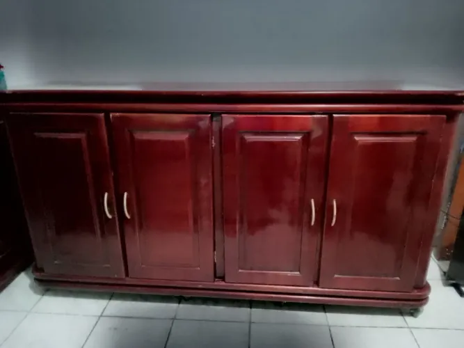 Móvel Buffet laqueado de madeira maciça  