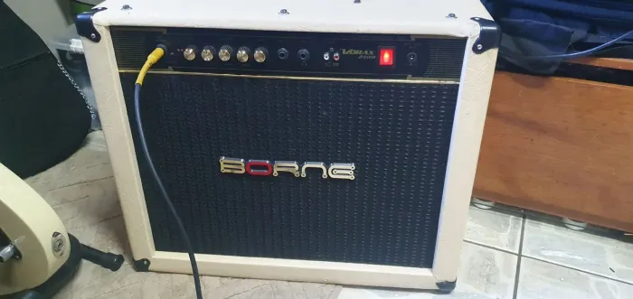 Amplificador de guitarra borne vorax 2100 