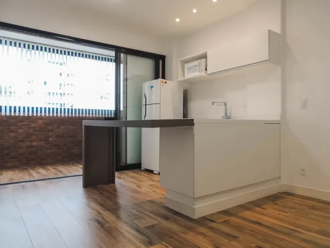 Studio planejado e com mobília para locação