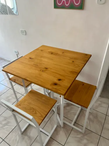 Mesa para espaços pequenos 4 lugares