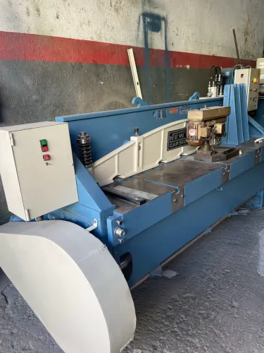 Guilhotina Newton 2050 mts corte 5 mm excelente completa