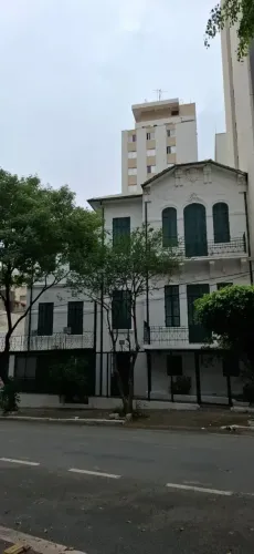 Casa para aluguel tem 640 metros quadrados com 4 quartos em Vila Buarque - São Paulo - São