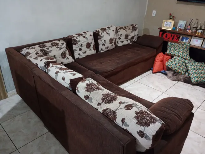 Vendo sofá de canto metragem,2 por 3.