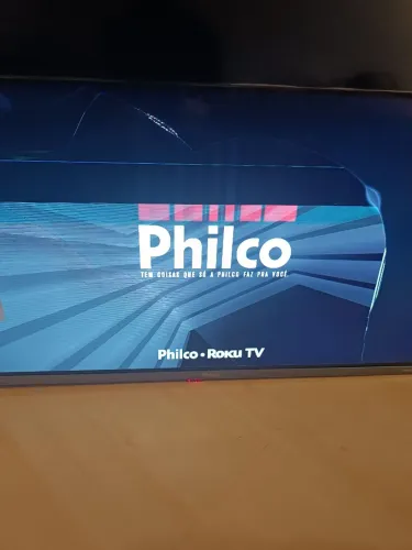 TV Philco Smart 32" HD tela quebrada, ideal para retirada de peças ou conserto.