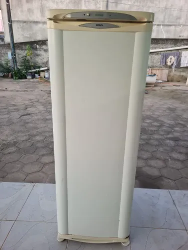 Vendo frezzer vertical funcionando perfeitamente 