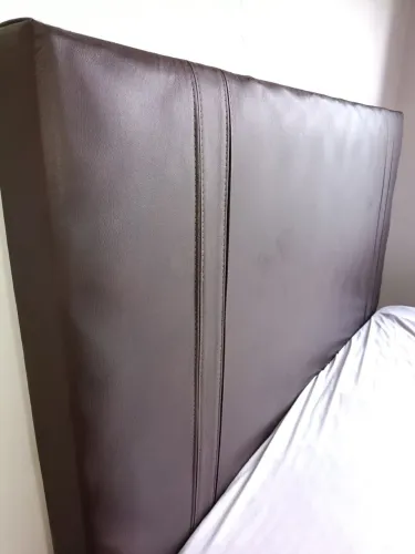 Cama Queen size com cabeceira e colchão