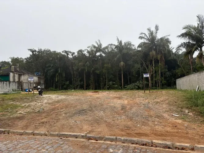 TERRENO PLANO EM CONDOMÍNIO PALMIRA