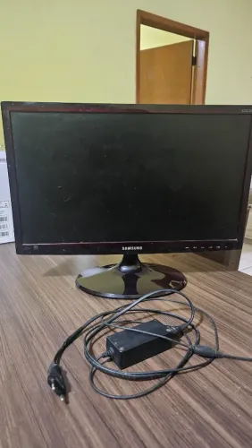 Monitor Samsung S22C300F 21.5" com defeito / Para peças ou conserto