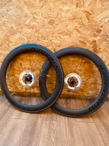 Roda Bontrager Aeolus Pro 51 TLR Disc (para bike de estrada)