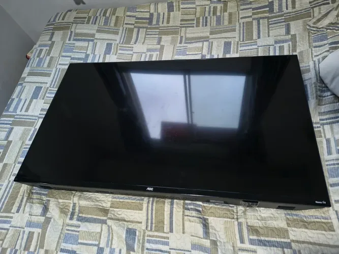 TV AOC Roku 50" COM DEFEITO