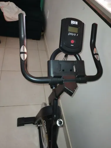 Vendo bicicleta ergométrica  ótimo estado pouco tempo de uso 