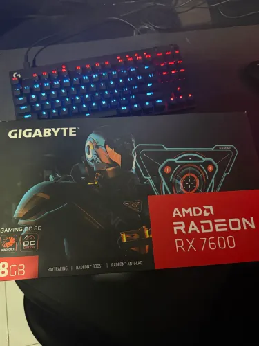 Placa de Vídeo Gigabyte AMD Radeon RX 7600 Gaming OC 8GB GDDR6