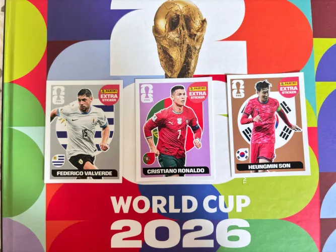 Figurinha Extra 2026 Cristiano Roxo - Son Heung-min Bronze - Frederico Valverde Prata