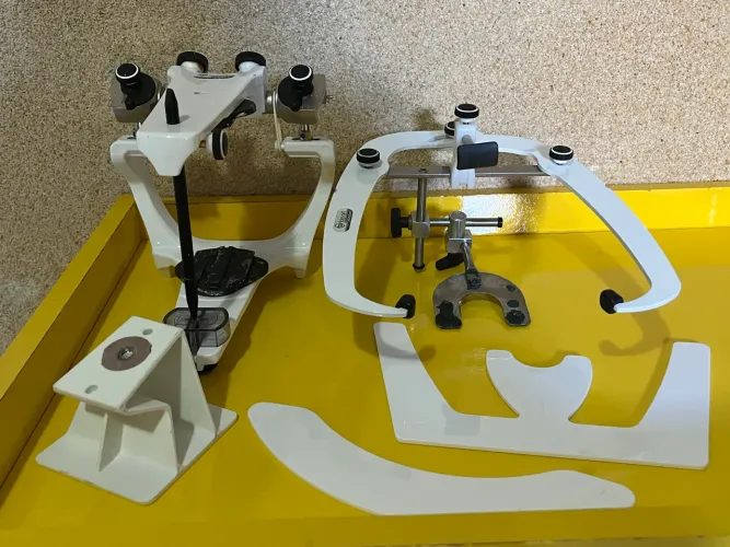 Articulador bioart modelo 4000-S com régua fox usado