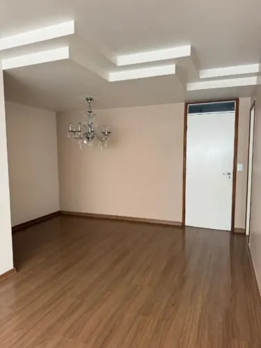 Apartamento de 03 quartos para locação na Mata da Praia