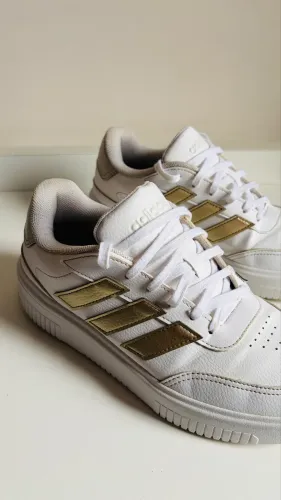 tênis adidas feminino branco 37 courtblock bold - branco dourado
