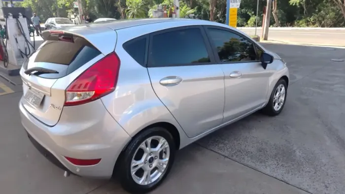 Ford Fiesta 1.6 16V Flex Aut. 5P 2016