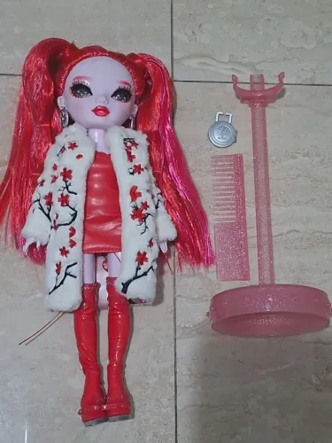 Boneca Shadow High Rosie Redwood