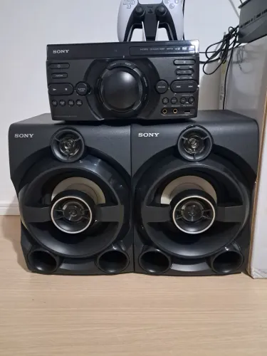 Mini System SonyMHC-M60D Bluetooth MP3 USB HDMI DVD 1600Wcom 2 caixas de som (sem controle