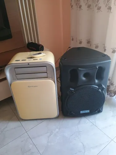 Vende-se ar-condicionado portátil Springer e caixa de som amplificada ativa.