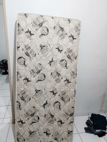 Vende-se colchão de solteiro