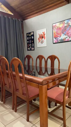 Mesa de Jantar Madeira Maciça 2,20m com Vidro + 8 Cadeiras