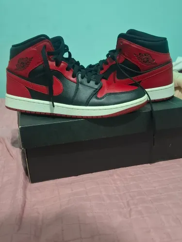 air jordan 1 mid banned