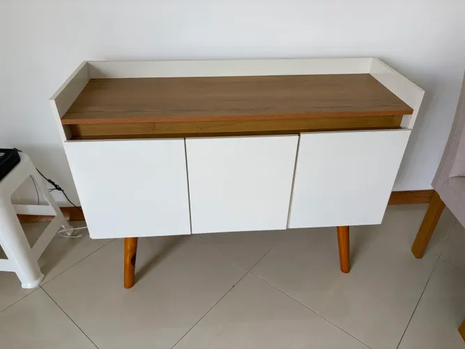 APARADOR / RACK EM MADEIRA E BRANCO