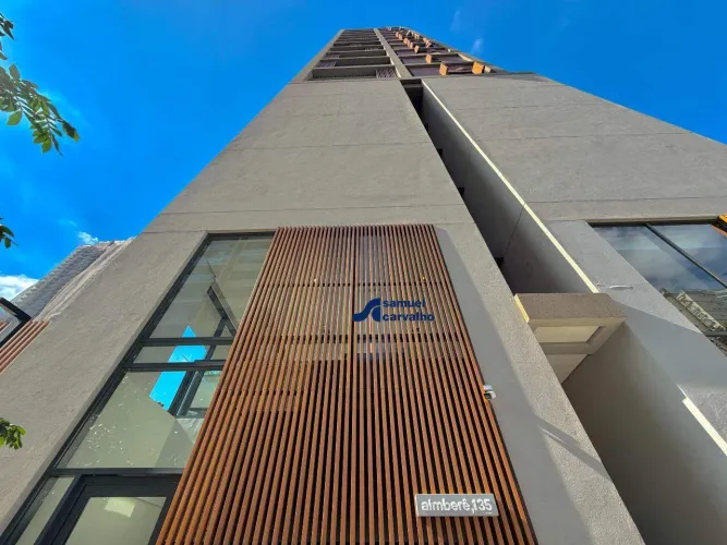 MARAVILHOSO STUDIO, PÉ DIREITO ALTO, AO LADO DO METRÔ SUMARÉ, PRONTO PARA MORAR