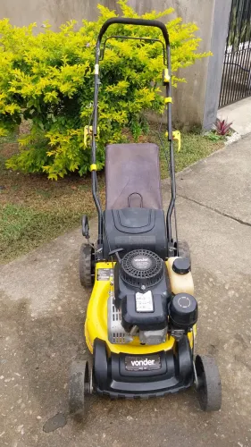 Carrinho de grama