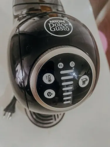 Máquina de Café Dolce Gusto Nescafé Genio S Plus Preta