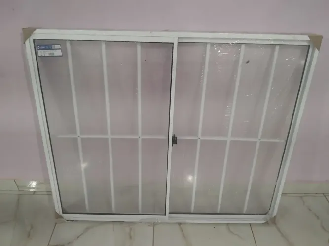 Janela de vidro modelo Slim com grade(NOVA) - 1.00x1.20 + Peitoril 1.25x0.15