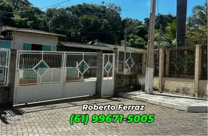Casa com Piscina, no Condomínio Recanto do Sabiá -