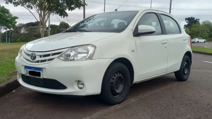 Toyota Etios X 1.3 Flex 16V 5P Mec. 2015