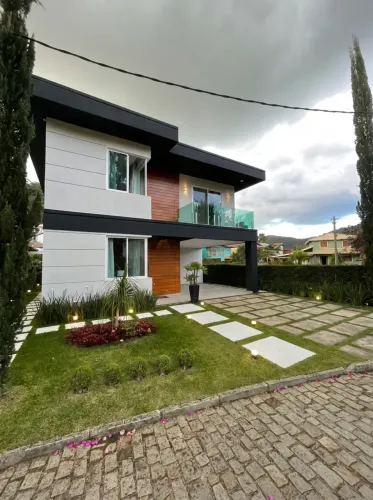 Casa para venda tem 268 metros quadrados com 4 quartos