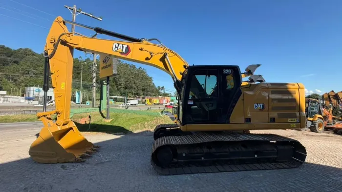 ESCAVADEIRA CAT 320 GC 