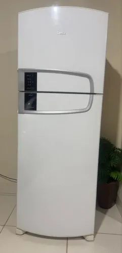 GELADEIRA CONSUL EM PERFEITO FUNCIONAMENTO E SEM DETALHES