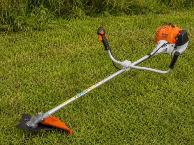 ROÇADEIRA STIHL FS 220 A GASOLINA