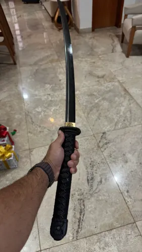 Katana forjada com fio