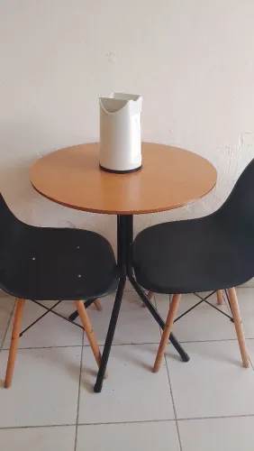Mesa mais duas cadeiras 