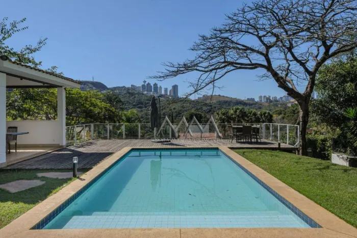 Casa à Venda no Condomínio Vila Del Rey | 690 m² - 5 quartos.